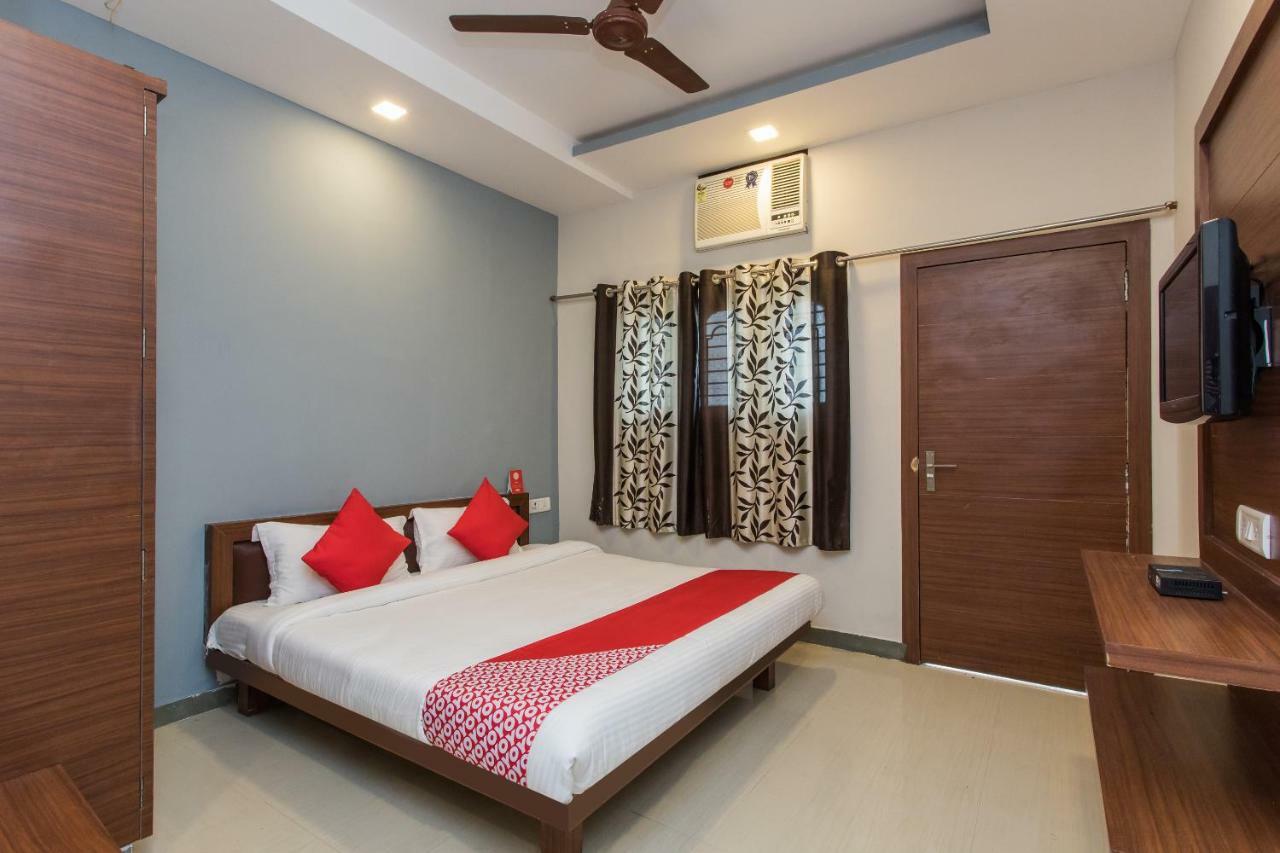 Oyo 17161 Hotel Mahalaxmi Ujjain Exterior photo